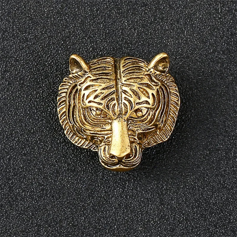 High-end Metal Wolf Head Brooch Metal Animal Lion Badge Lapel Pins for Men Vintage Suit Collar Accessories Casual Jewelry Gifts