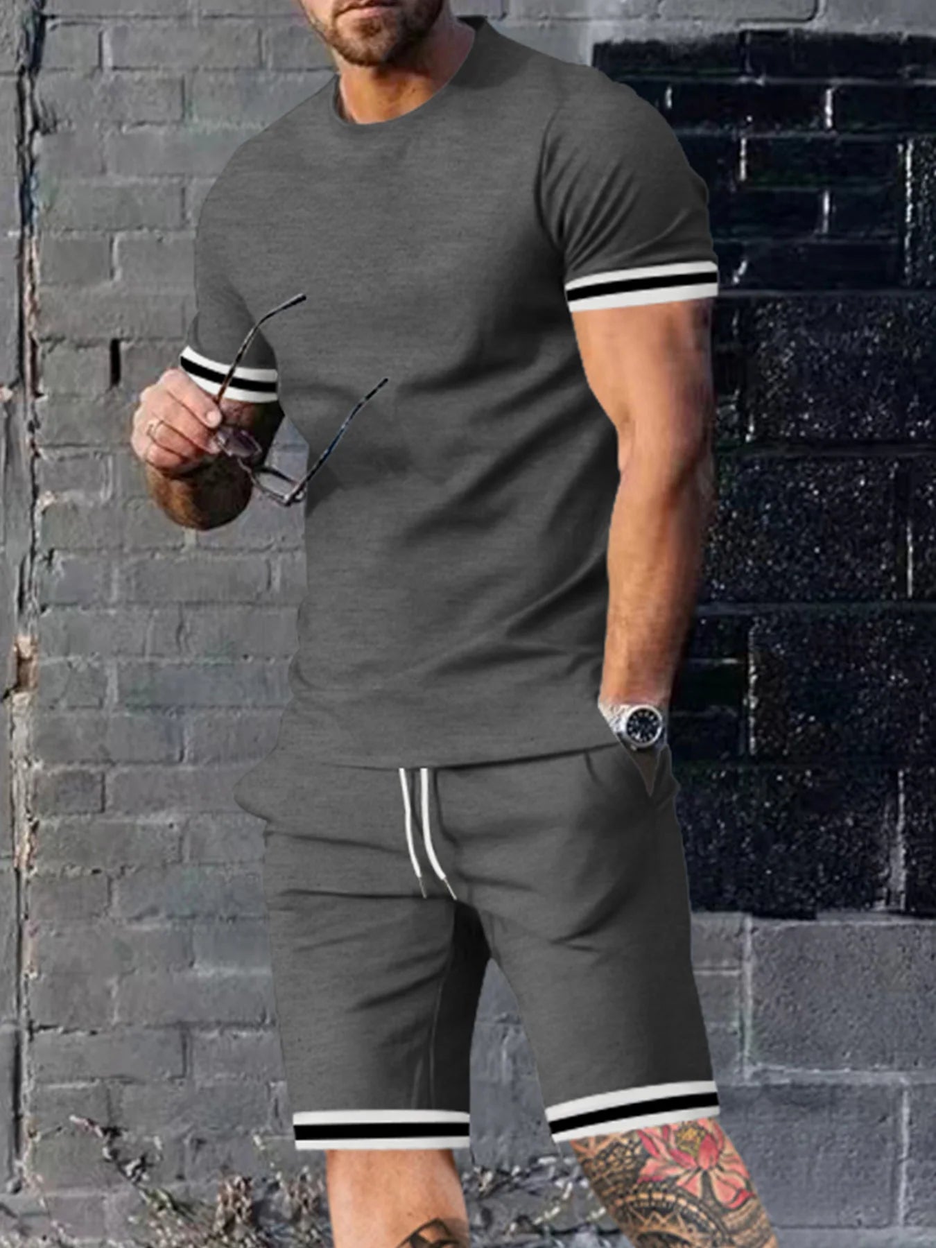 EUROPEAN AND AMERICAN MEN'S SUMMER MEN'S LOOSE SET SHORT SLEEVED SHORTS SPORTS CASUAL ROUND NECK TWO-PIECE SET MEN'S S-3XL - Ellianto fashion Men's