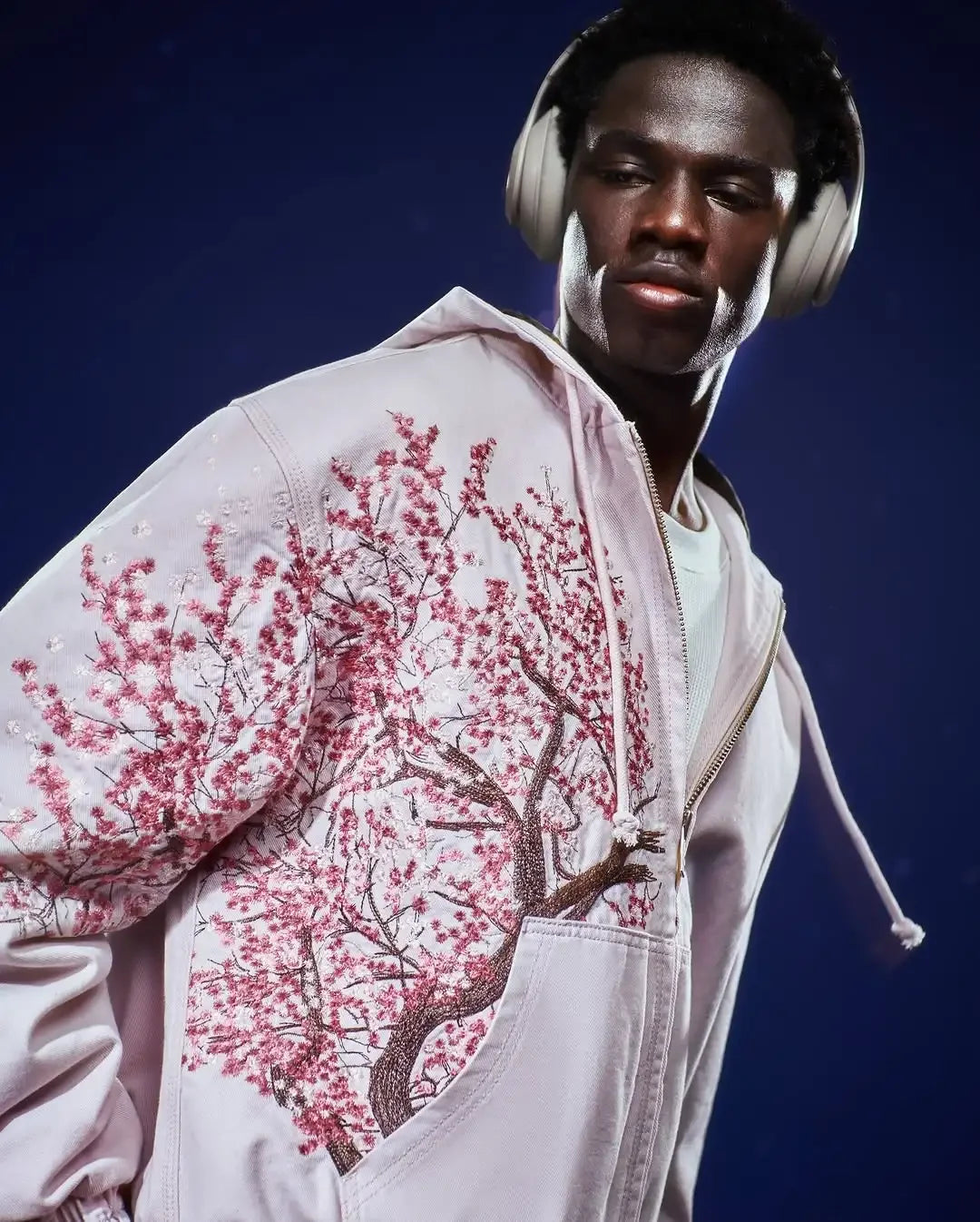 Harajuku Plum-Embroidered Oversized Hoodie – Retro Y2K Gothic Style and Effortless Comfort for the Modern Gentleman