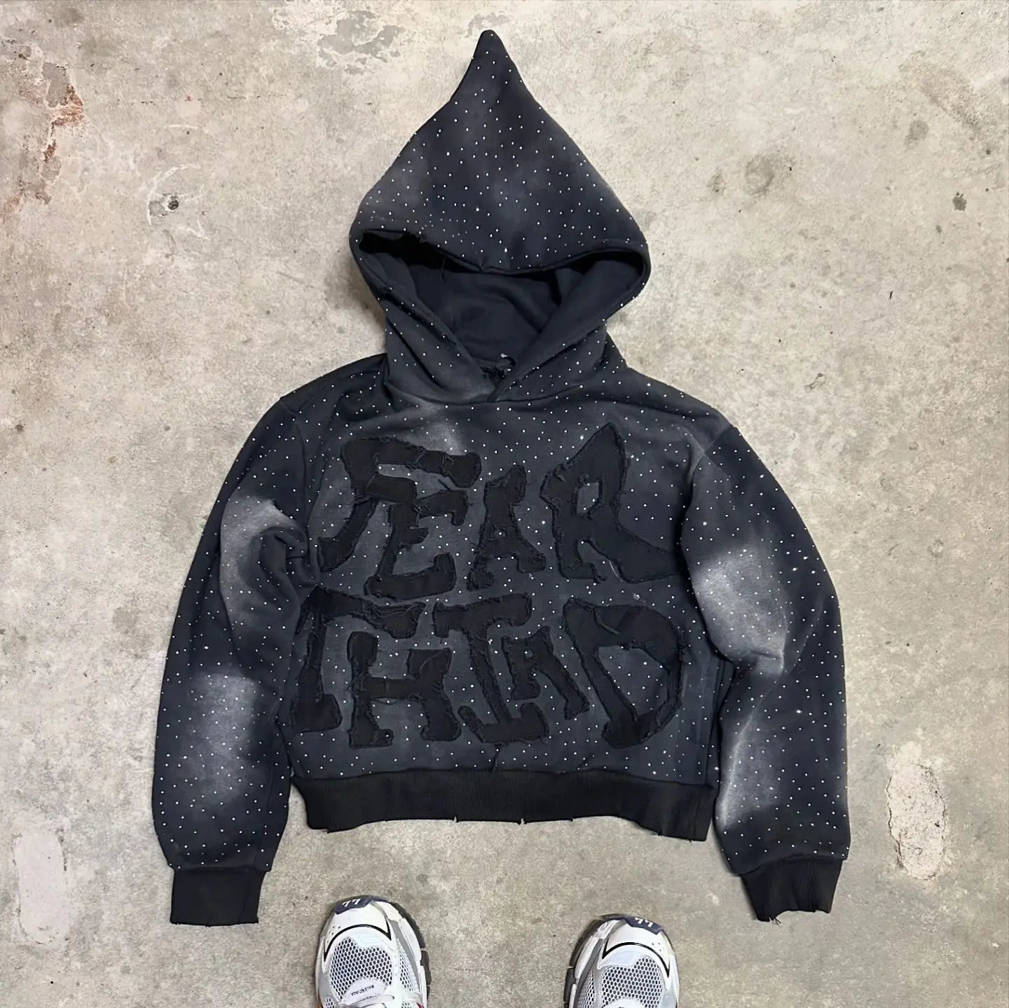 Harajuku Plum-Embroidered Oversized Hoodie – Retro Y2K Gothic Style and Effortless Comfort for the Modern Gentleman