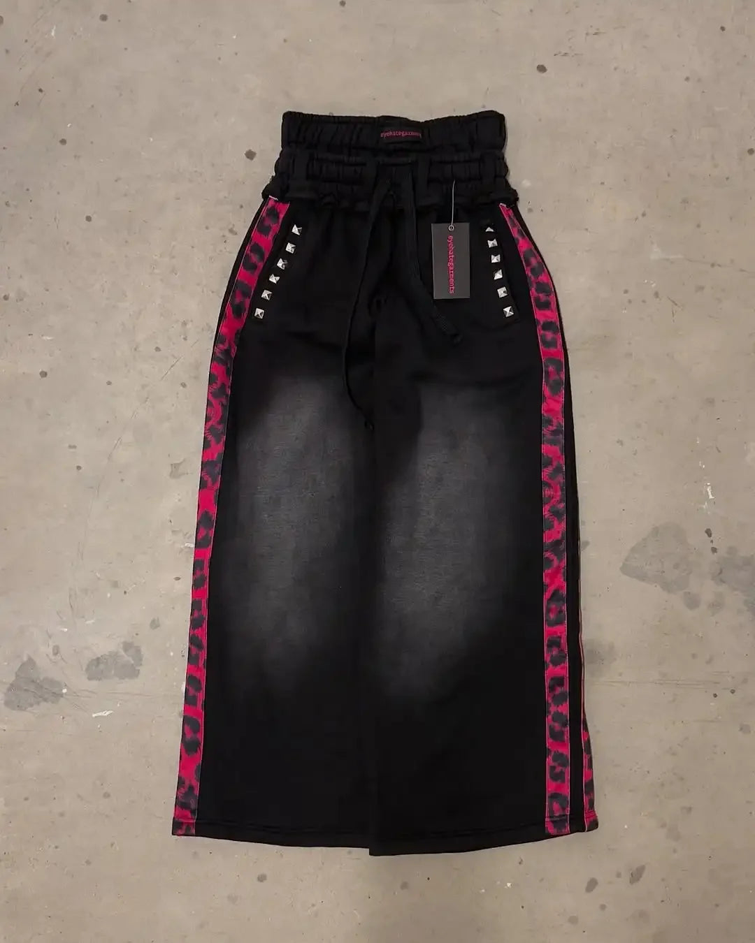 2025 Gothic Embroidered Joggers – Retro Hip-Hop Style and Oversized Comfort for the Modern Gentleman